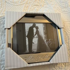 Mr. And Mrs. 4x6 frame NIB